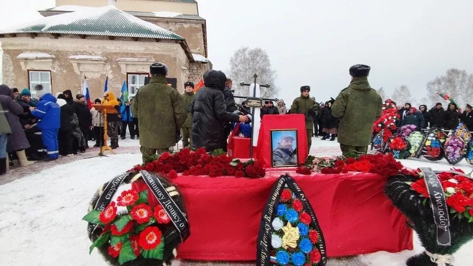 Умершие 27 февраля. Умершие 27 февраля. Умершие 27 февраля. Умершие 27 февраля. Черный тюльпан мемориал хабаровск.