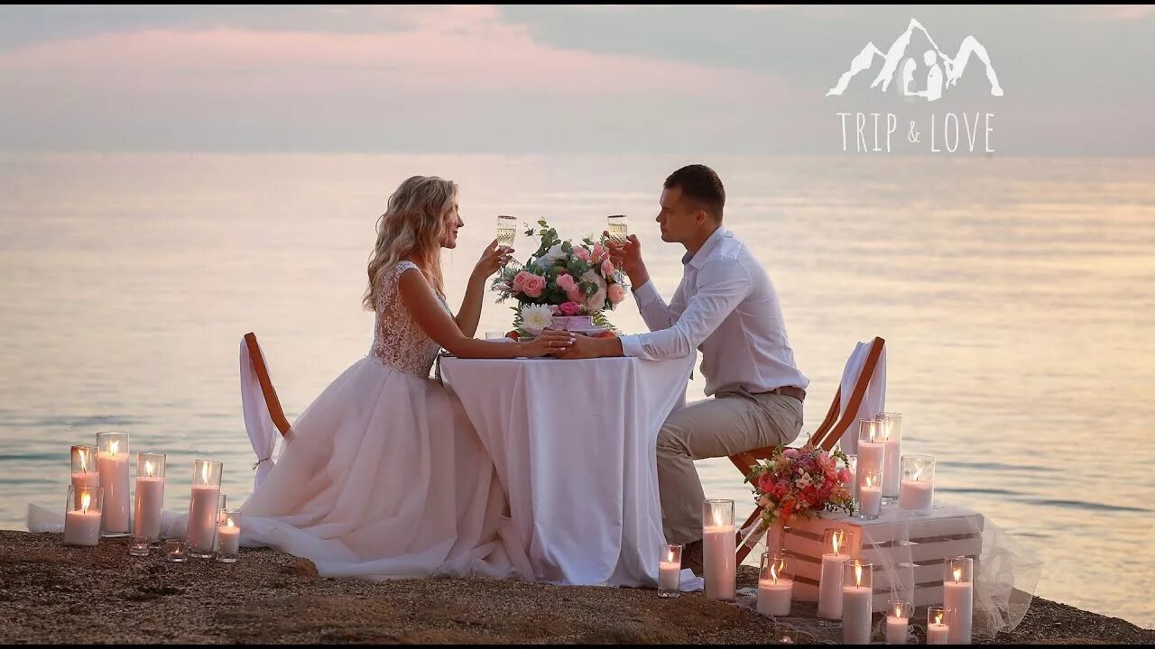 романтическая свадьба в самом разгаре. свадьба в романтическом стиле украшения невесты. романтическая свадьба. свадьба на берегу моря. свадебная романтика.