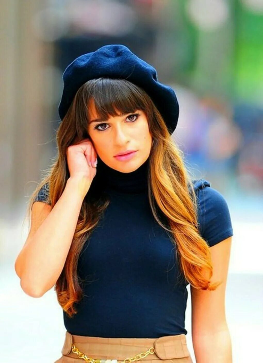 какая шапка подойдет с челкой