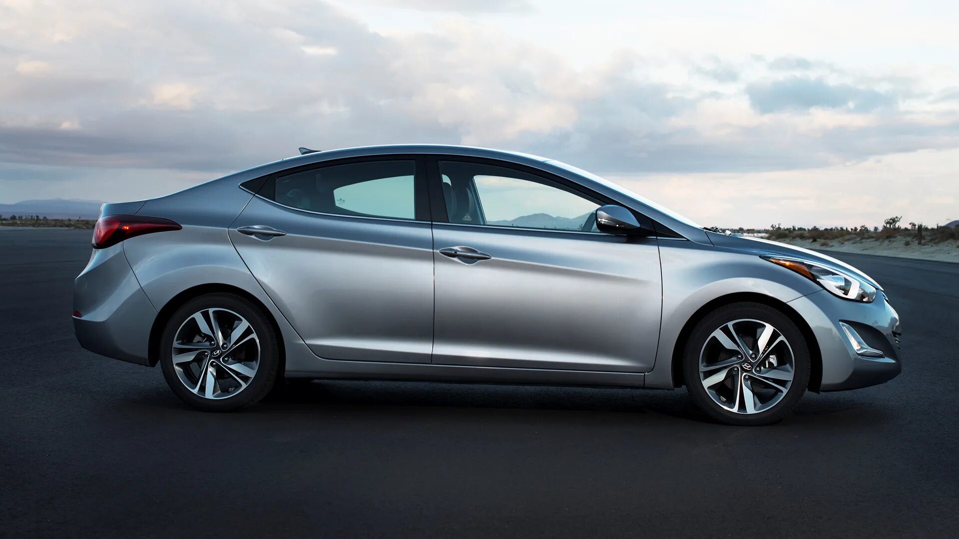 Как выглядит хендай. Hyundai elantra 2015. хендай элантра 2014. hyundai elantra md. хендай элантра 2015.