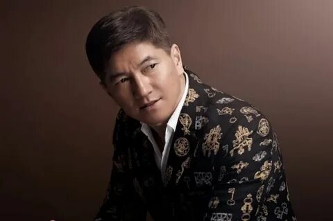 Желіде зәр шығарып жатқан әйелдердің әжетханасындағы жасырын камера