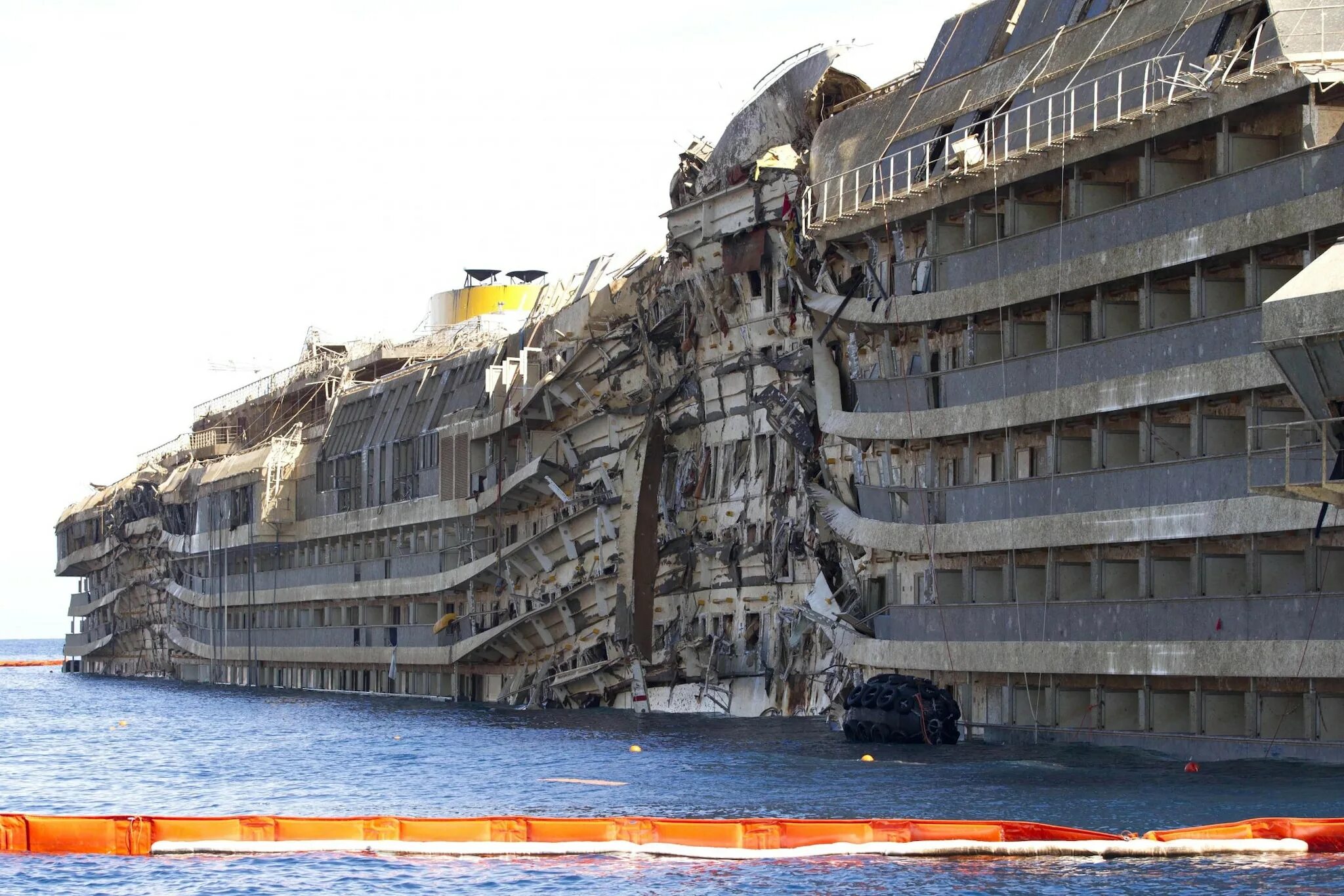 Коста Конкордия подъем. Корабль Costa Concordia. Конкордия корабль крушение. Коста Конкордия крушение. Costa concordia крушение