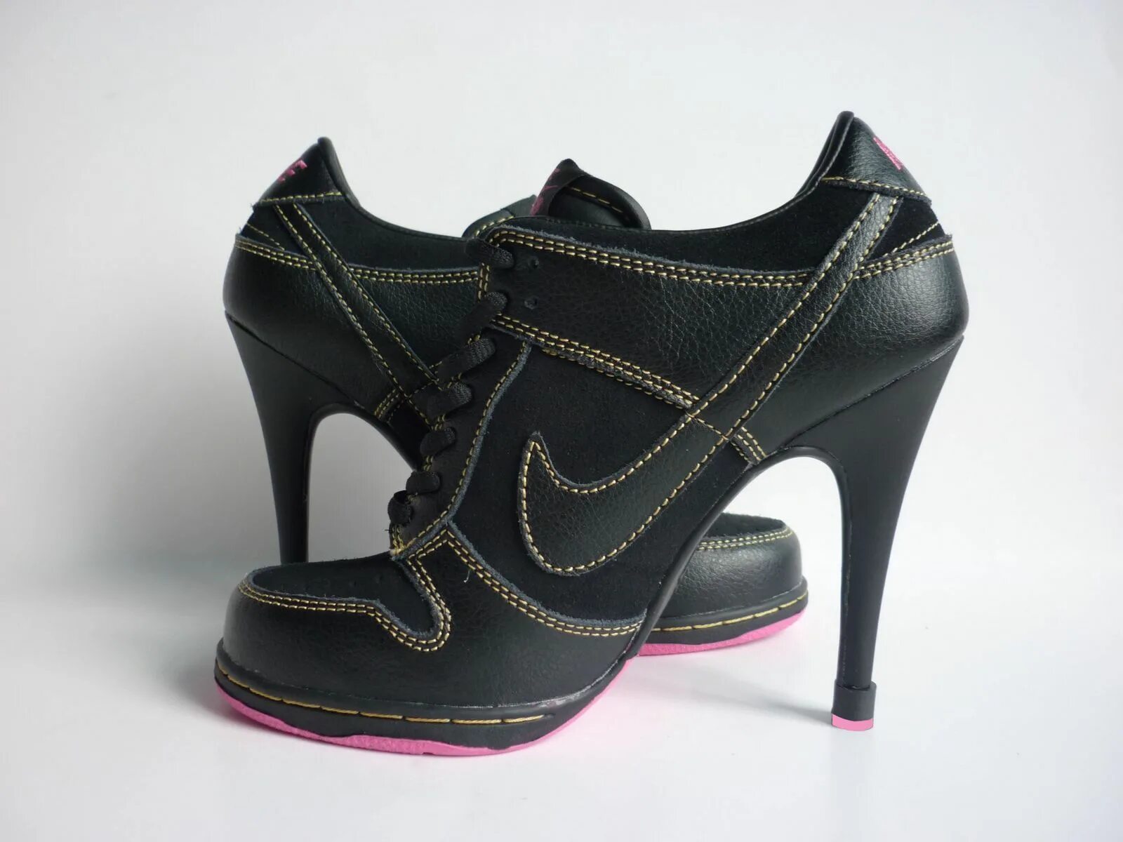 Купить женские туфли 39 размера. Nike Heels туфли. Туфли найк на каблуке. Туфли найк женские. Кроссовки на каблуке.