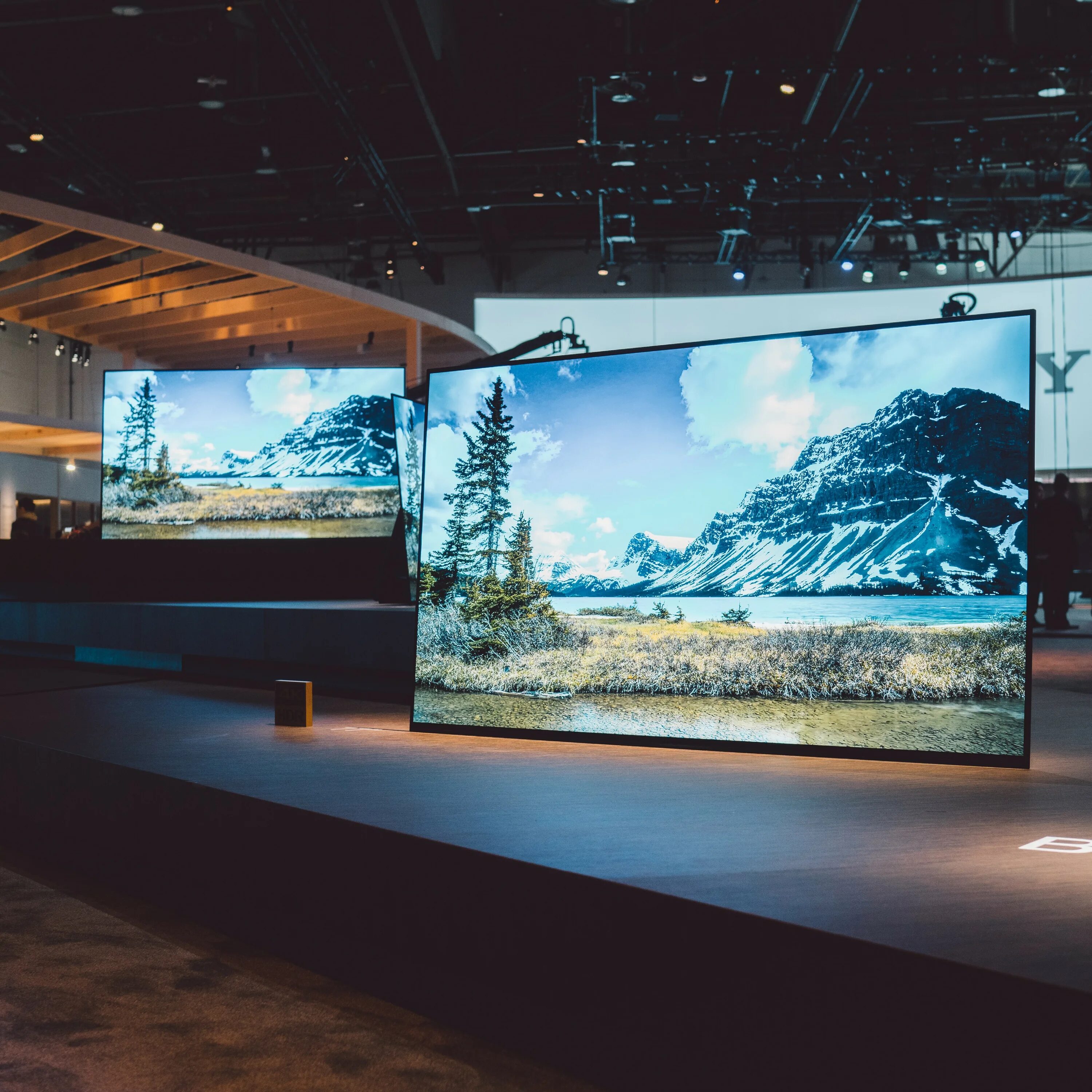 Новый телевизор видео. Sony Bravia OLED. Sony Bravia a1. Сони x95k телевизор олед ,в Ургенче. Телевизор на выставке.