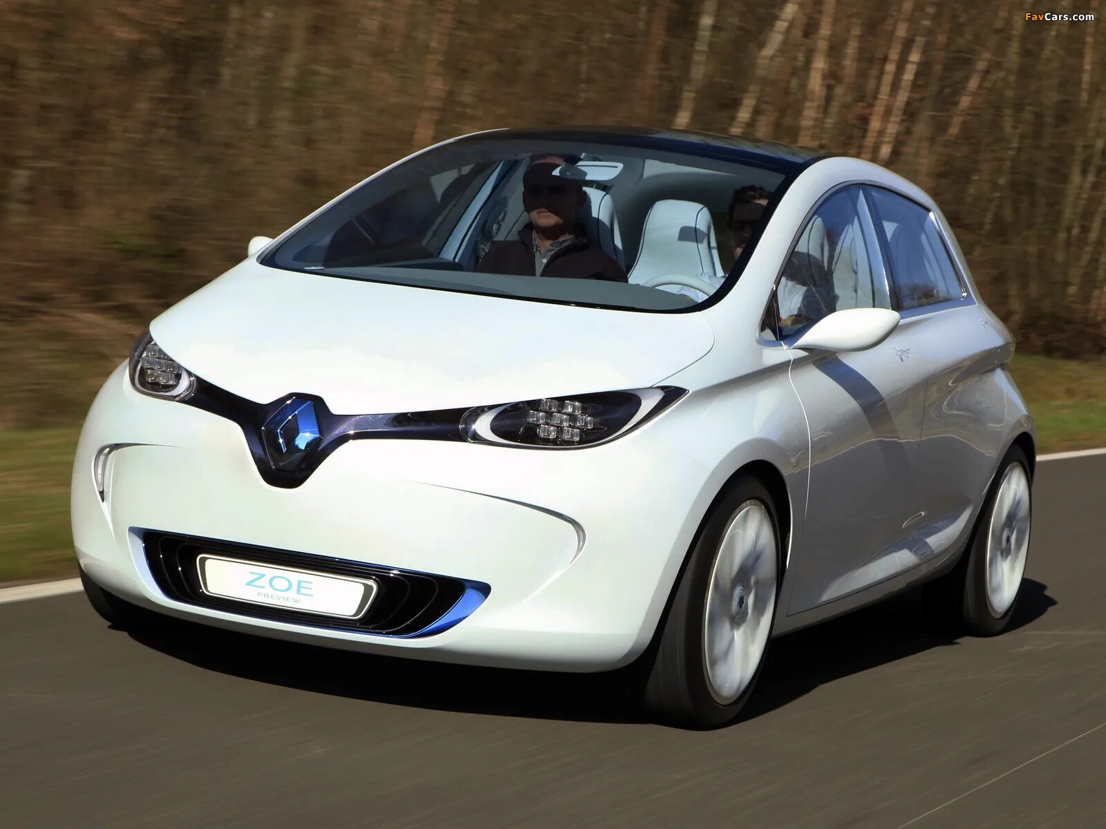 100 renault. Renault Zoe электро. Reno Zoe Electric 2019. Рено 100 электро. Renault Zoe Concept модель.