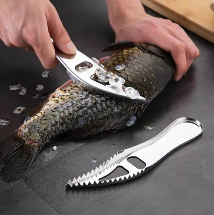 Чистка для рыбы купить. Чистилка для чешуи рыбы. Нож для чистки рыбы. Нож для чистки рыбной чешуи. Скребок для чистки рыбы.