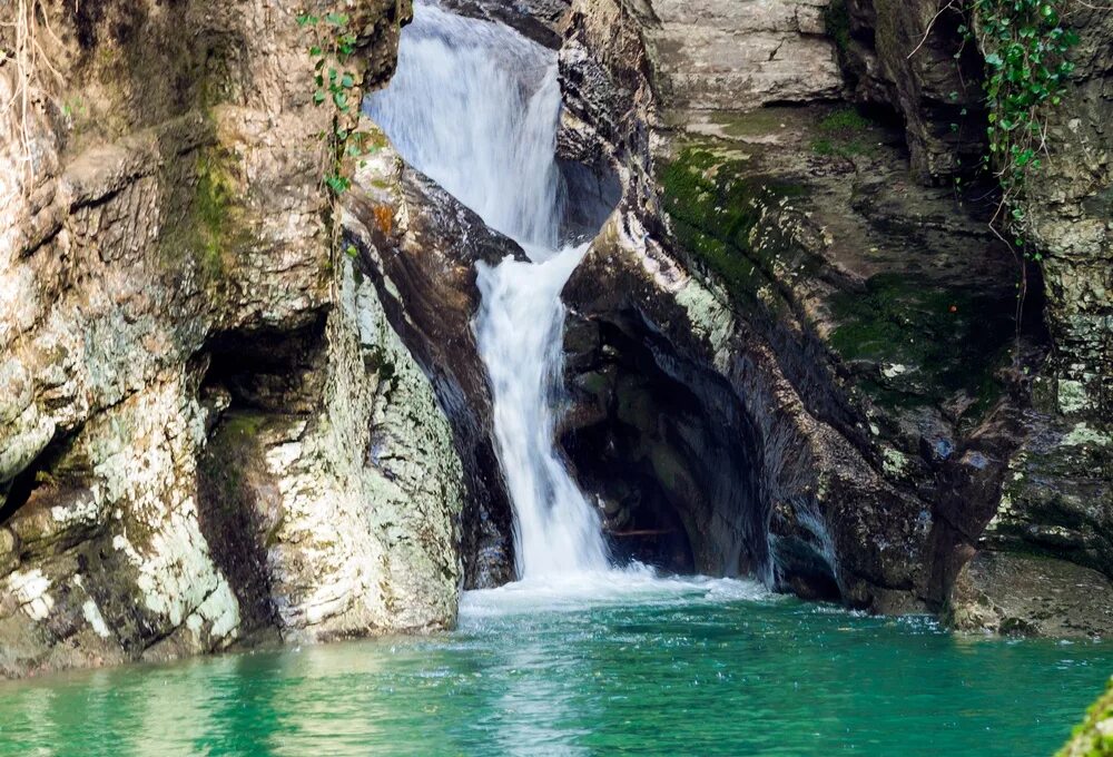 Агурские водопады краснодарский край. Агурский водопад Сочи. Агурские водопады. Город Сочи. Агурские водопады Туапсе.