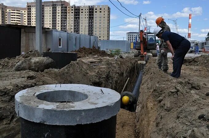 Прокладка наружных сетей водопровода и канализации. Прокладка канализации. Прокладка сетей водоснабжения. Монтаж наружного водоснабжения. Монтаж наружного водоснабжения.