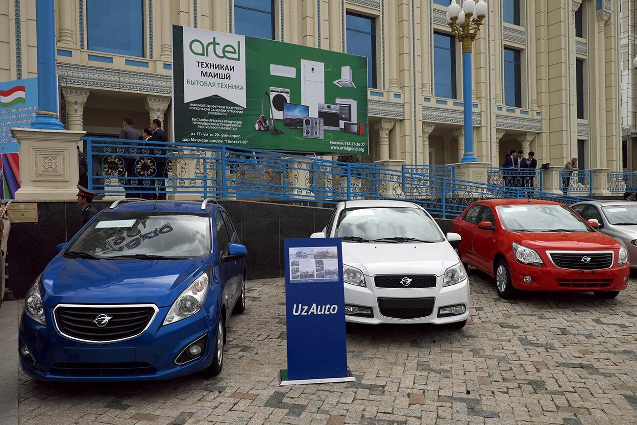 Куплю автомобиль душанбе. Автосалон Таджикистан Душанбе. Узбекские автомобили. Машины в Узбекистане. Узбекская легковая машина.