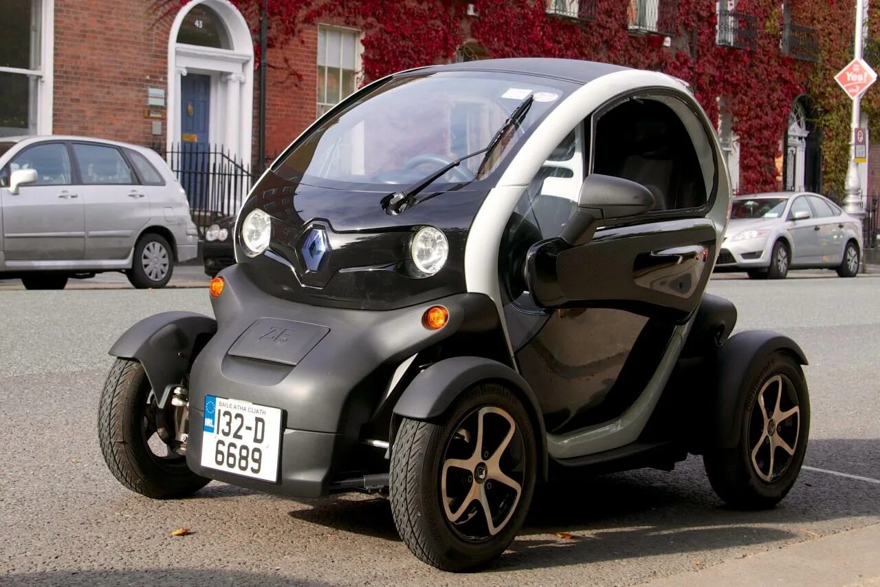 Электро мал. Электромобиль Рено Твизи. Renault электромобиль Twizy. Renault Twizy 2020. Renault Twizy 2019.