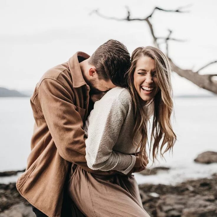 Natural couple. Лайфстайл фотосессия. Парная фотосессия. Фотосессия влюбленных лайфстайл. Фотосессия с парнем в городе Live Style.