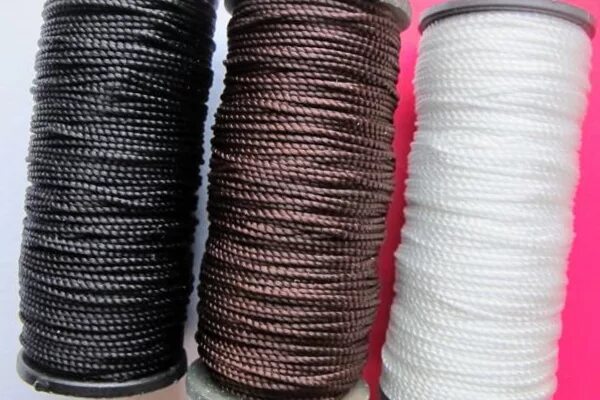 Какую нитку можно использовать. Для намотки мулине. Виды пряжи. Для вышивки применяют нитки. Нить капроновая кордовая.