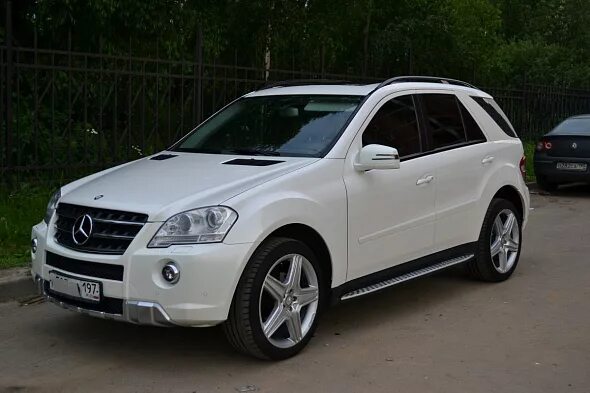 Купить мерседес мл в москве. Mercedes-Benz ml 3.5 2005. Mercedes Benz ml 3.5 306 2015 White. Мерседес мл 2010г. Мерседес мл 2011.