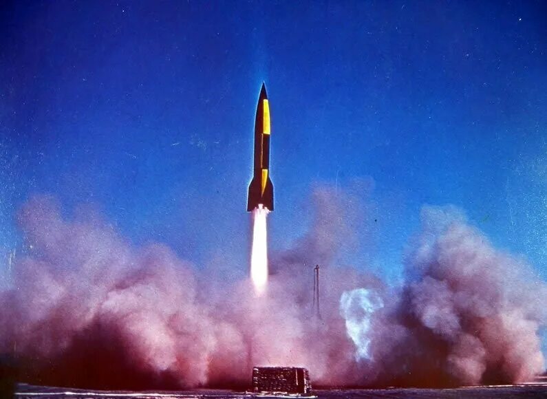 Создание первой баллистической ракеты. ФАУ-2 баллистическая ракета. Баллистическая ракета а4. ФАУ-2 баллистическая ракета в космосе. Баллистическая ракета v-2.