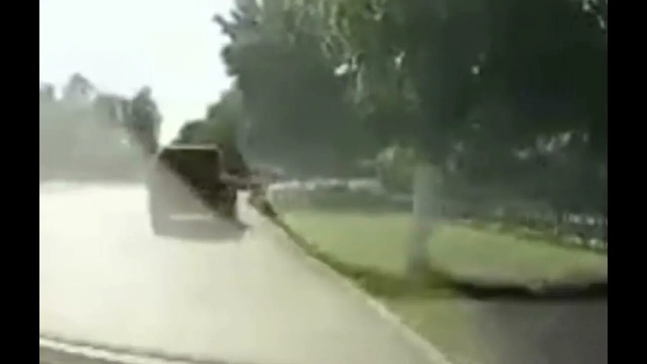 Чп вязьма. Девушка выпала из окна. Горящая машина. Чп вязьма. Авария в вязьме вчера на 25 октября.