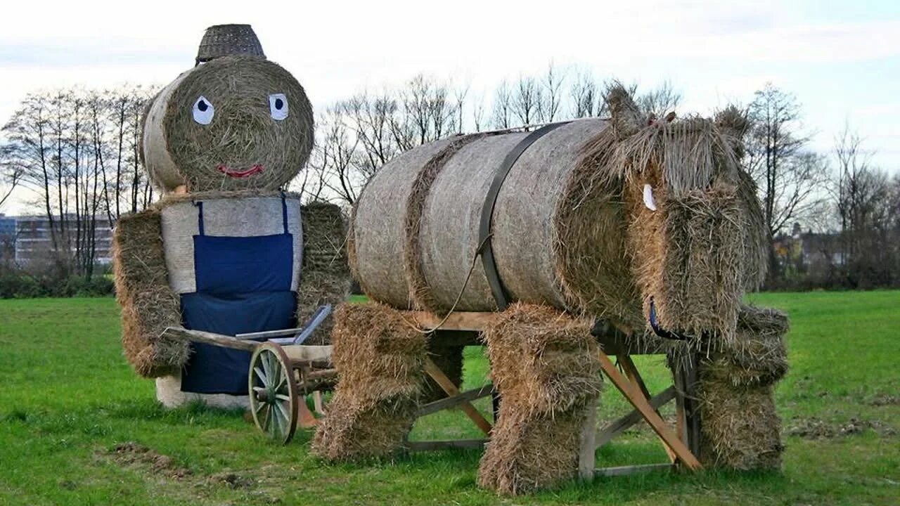 Straw statues