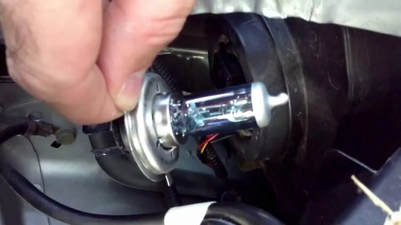 Црв замена ламп. Лампочка ближнего света honda cr-v 2008. honda cr-v 2011 лампа ближнего света. лампы дальний свет honda cr-v 3. лампочки для honda cr-v 2.