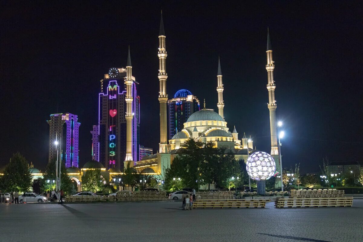 Мечеть "сердце чечни". Голубая мечеть в грозном. Мечеть «сердце чечни». Сердце чечни достопримечательности чеченской республики. Чечня грозный.