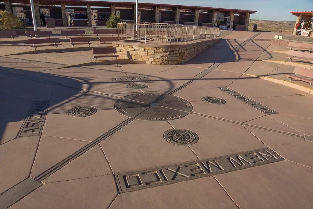 Пять границ. Монумент четырех углов (four corners monument). юта колорадо аризона нью мексико. граница 4 штатов. граница 5 штатов в сша.