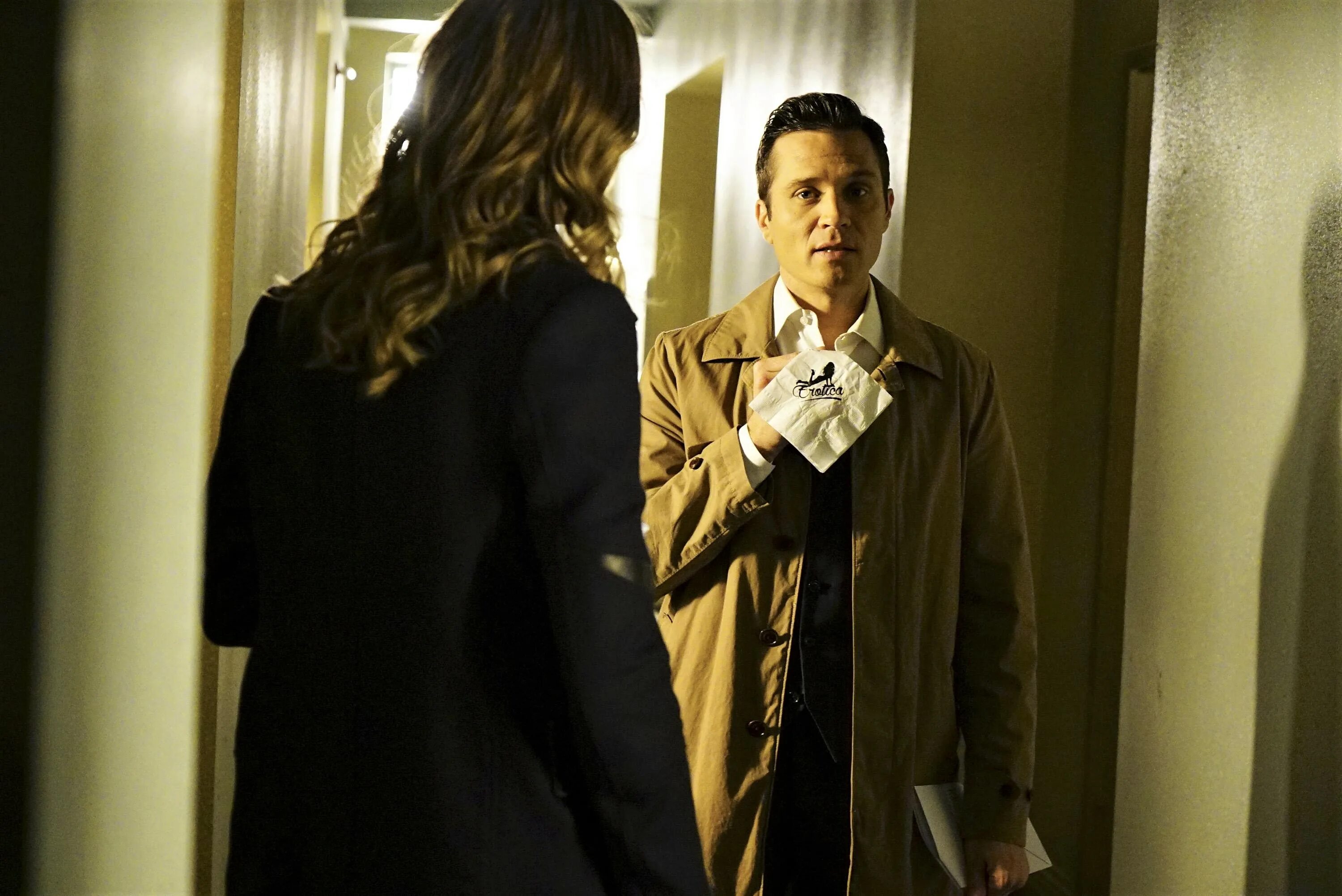 Касл кадры из сериала. Касл в заложниках в магазине. Касл беккет кадры. Кейт беккет касл 8 сезон. Касл сериал актёры женщины.