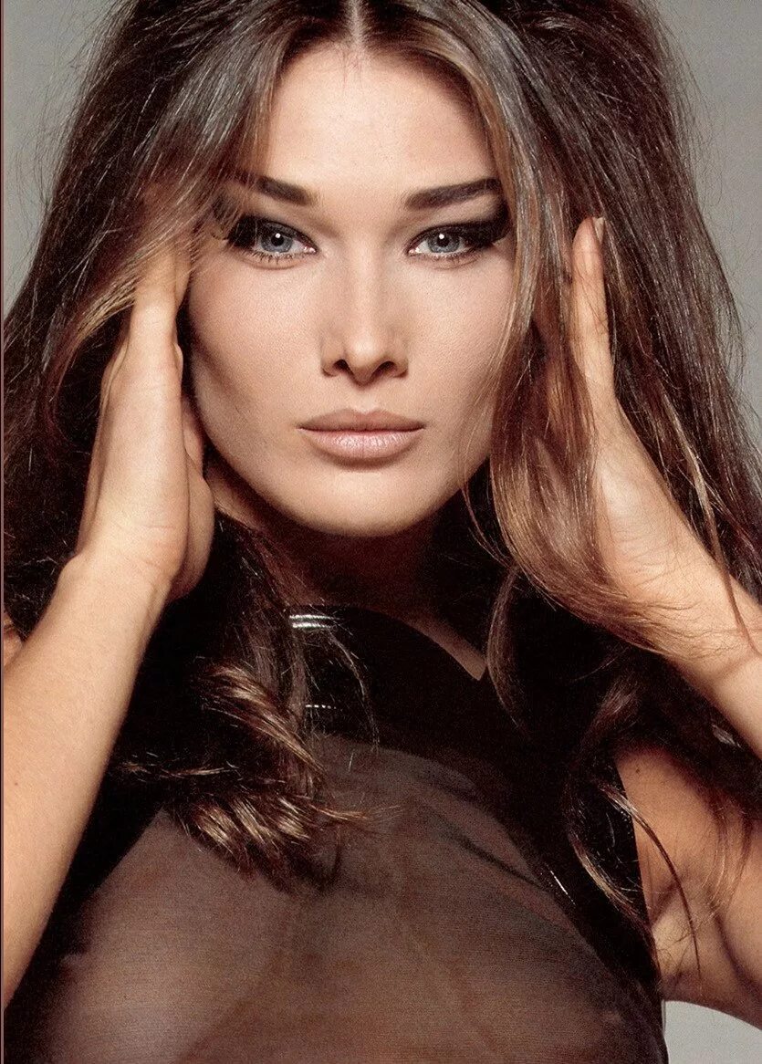 Фото карлы. Карла Бруни в молодости. Карла Бруни фото в молодости. Carla Bruni в молодости. Карла Бруни в молодости Карла Бруни в молодости.