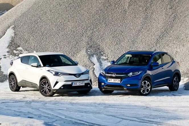 Honda HR V vs Toyota c-HR. Honda Vezel клиренс. Mazda CX 3 И Honda Vezel. Honda Vezel и Toyota Chr. Сравнение хонда и тойота