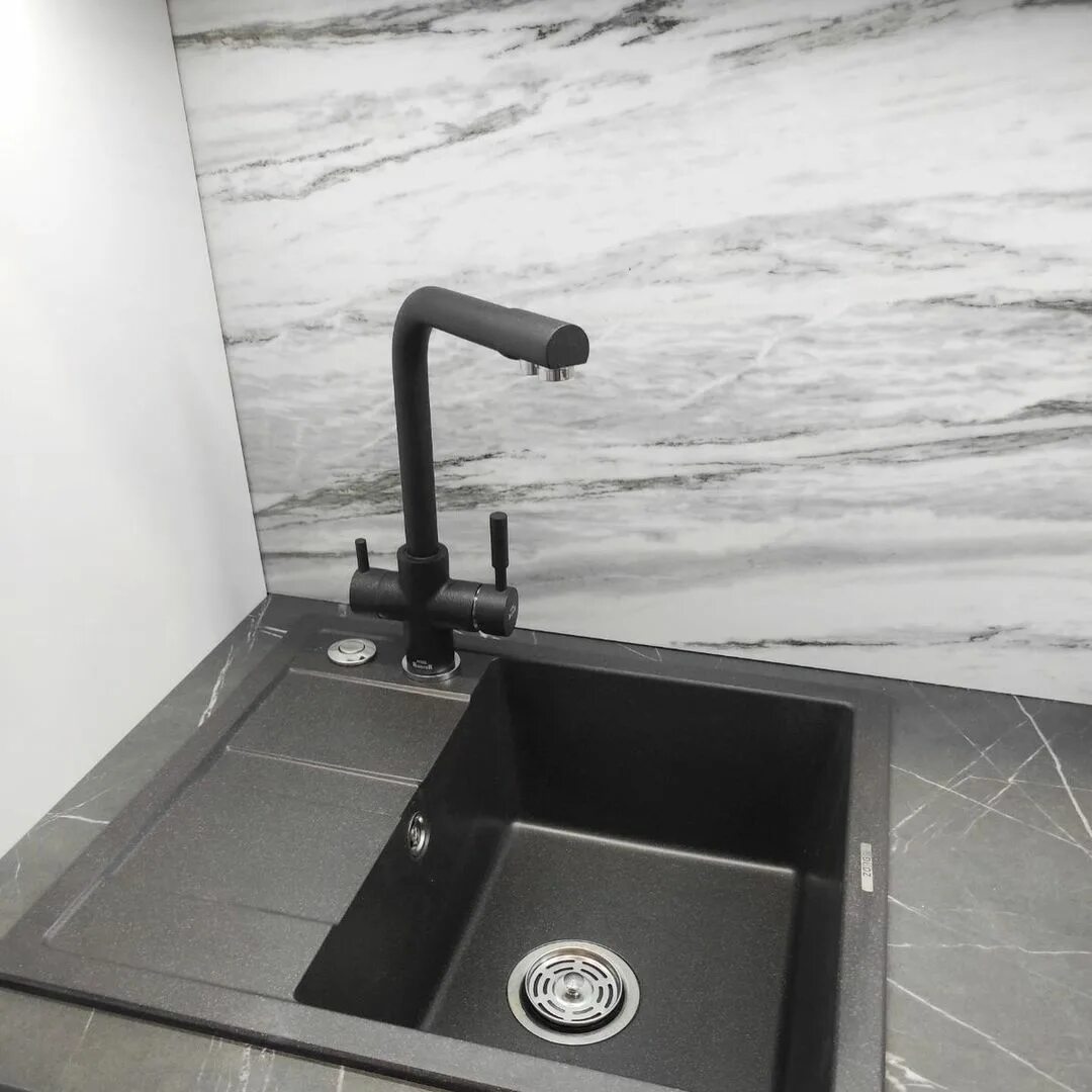 услуги сантехника. сантехник молодечно. слесари сантехники. сантехник. слесарь сантехник.