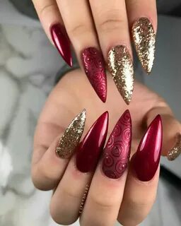 Маникюр золотой с красным миндаль