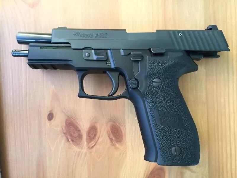 Травмат зауэр. Зиг Зауэр п226. Зиг Зауэр 226. Sig Sauer p226 травматический. Sig Sauer p226t травмат.