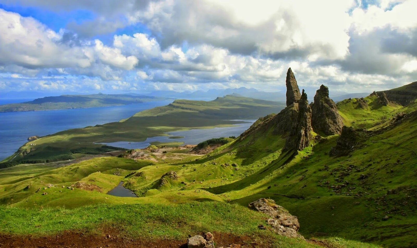 Шотландия Уэльс и Северная Ирландия. Шотландия мыс Хайлендс. Англия Уэльс Шотландия Ирландия. Эдинбург зеленые холмы.