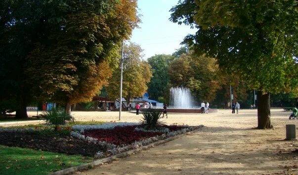 Таганрог парки города. Парк имени Горького Таганрог. Парк культуры и отдыха имени Горького (Таганрог). Парк Горького Таганрог фонтан. Парк имени Горького Таганрог фото.