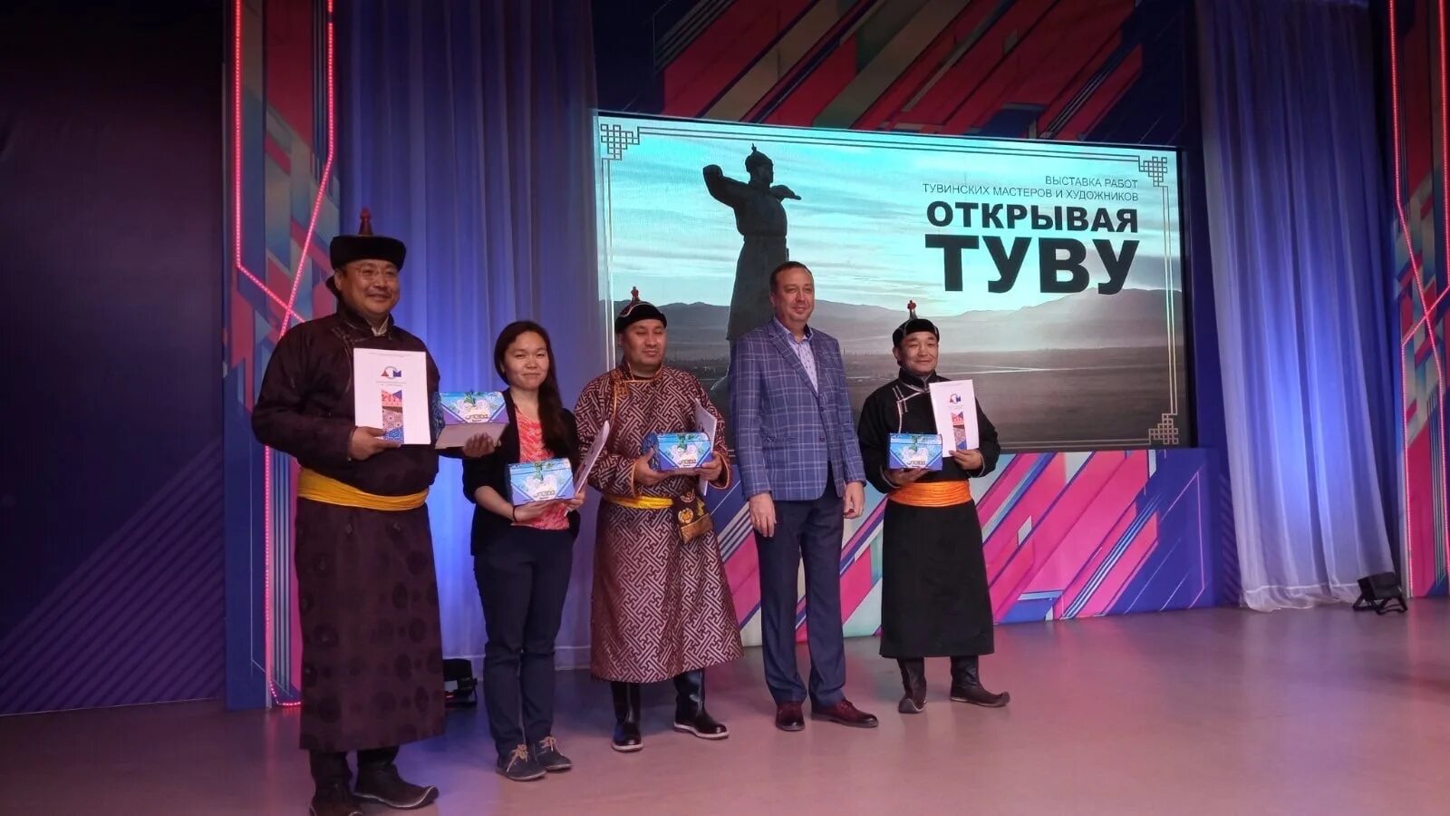Вакансии тыва. Вакансии тува. Шой чурук картины. Вакансии в кызыле. Вакансии тува.