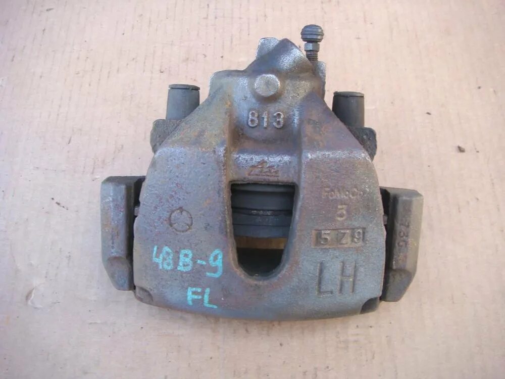 Bpyk510b7. Передние суппорта мазда 3 бк. Задний суппорт мазда 3 бк. Скоба суппорта mazda 3. Суппорт мазда 3 бк.