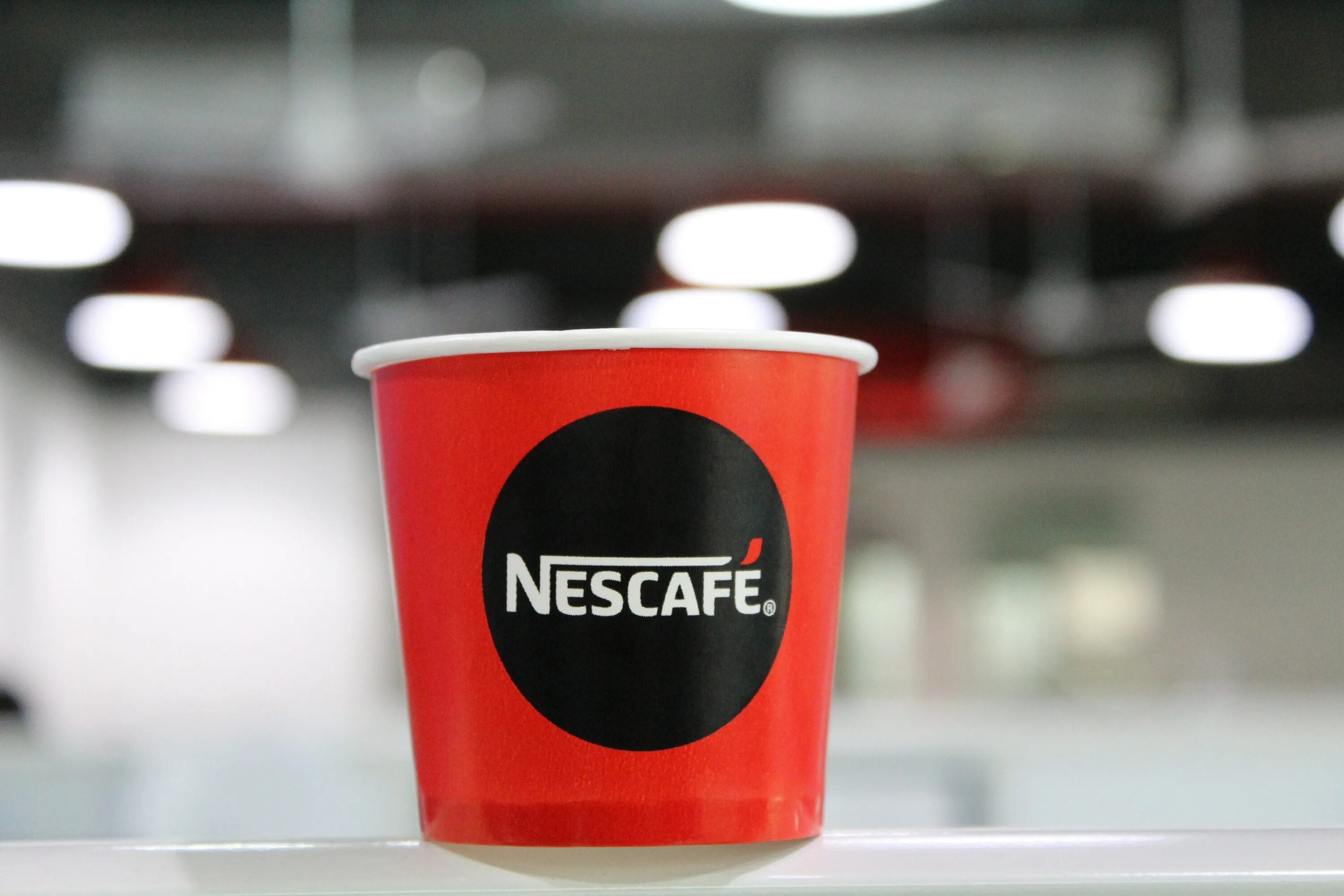 Кружки nescafe. Кофе Нескафе Кружка. Кофе Нескафе Блэк. Кофейная Кружка Нескафе. Кофе Нескафе красный.