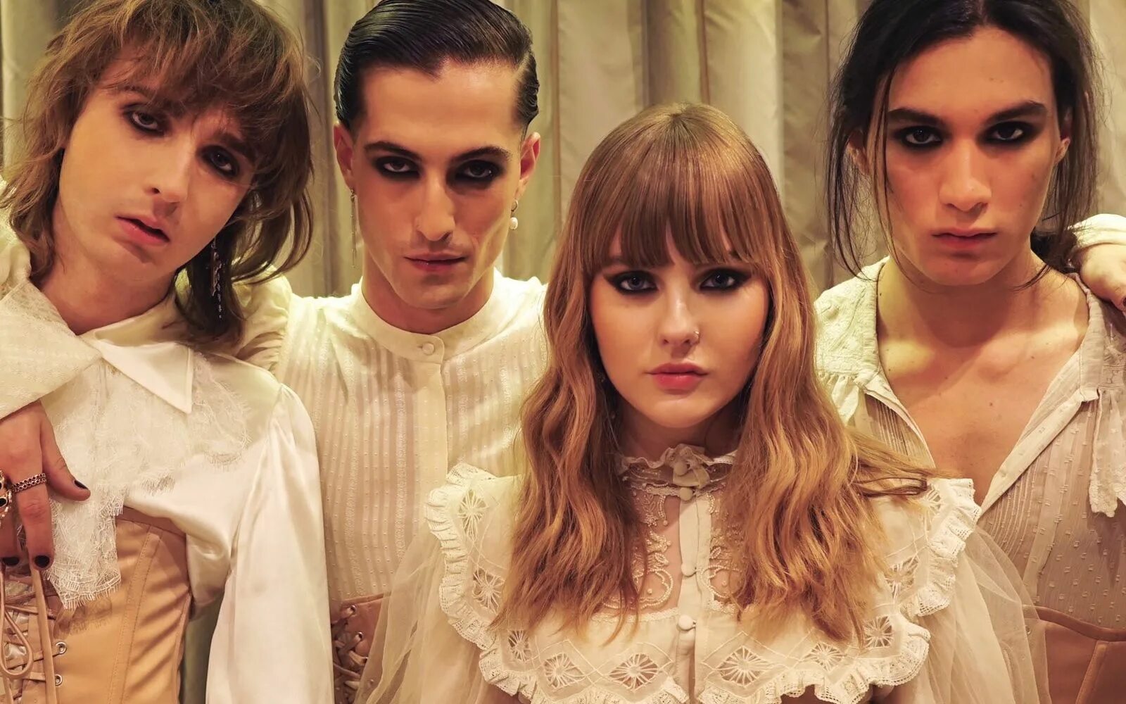 Maneskin группа италия. Maneskin moriro da. Манескин группа италия. Maneskin moriro da. Maneskin группа 2021.