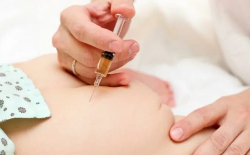 Внутримышечное введение детям. Больные уколы в ягодицу детям. Внутримышечный укол. Уколы маленьким детям в ягодицу. После укола в ягодицу ребенку.