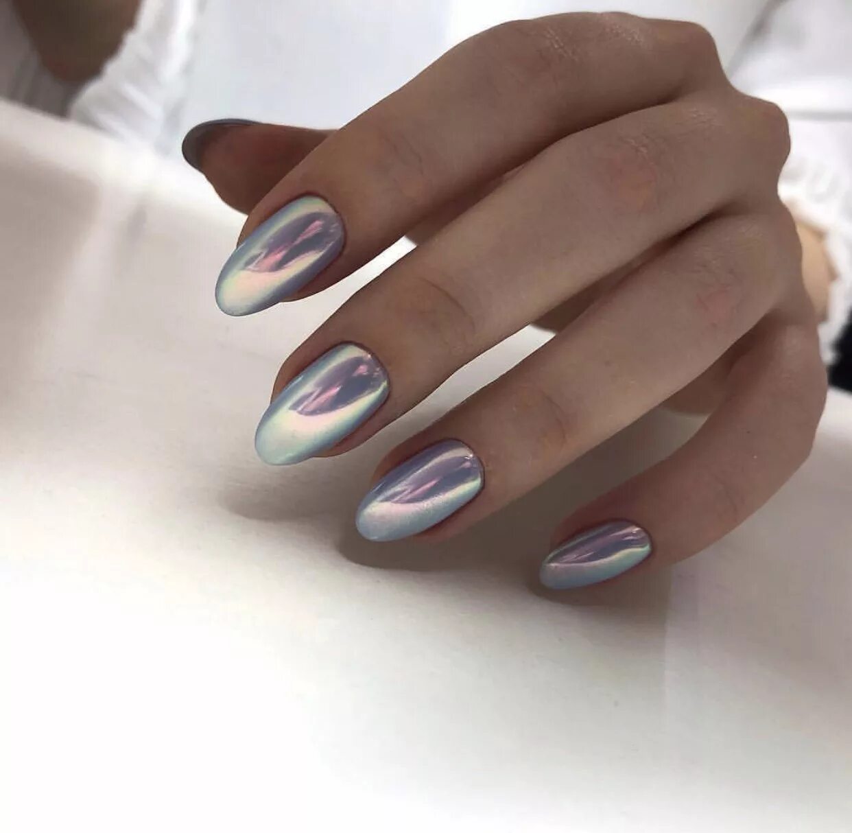 нюдовый маникюр 2020 миндаль с втиркой. яркий маникюр с втиркой. втирка для ногтей дизайн 2024. зеркальные ногти. втирка для ногтей дизайн 2024.