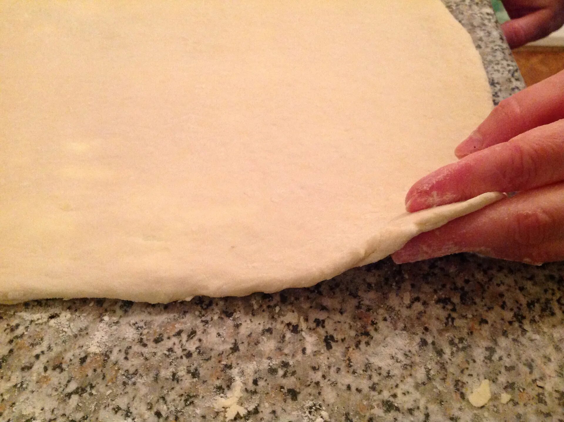 Как быстро разморозить слоеного дрожжевого теста. Традиционное тесто. Классическое тесто для круассанов. Слоёное дрожжевое тесто пицца.