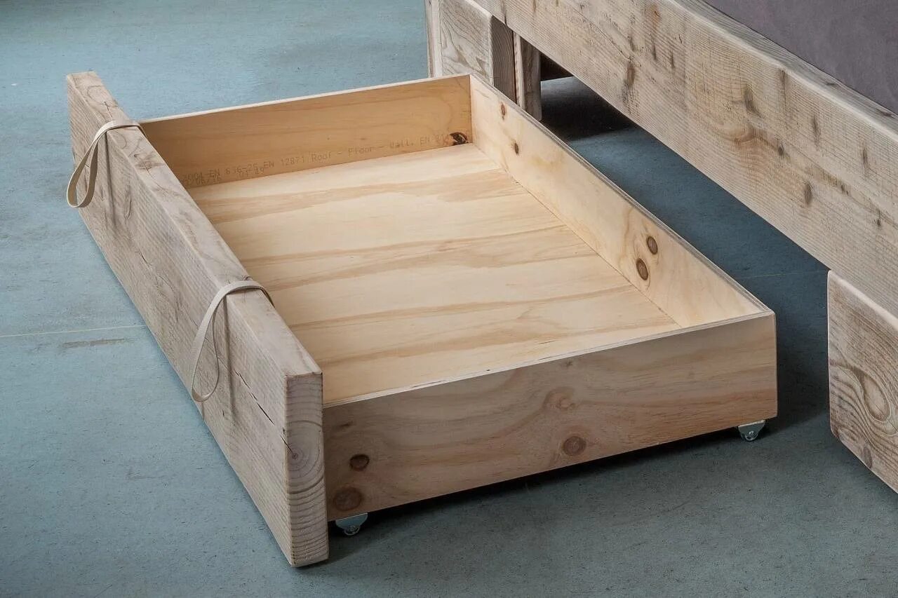 Сборка выдвижной кровати. Выдвижной ящик деревянный. Ящик под кровать. Кровать с ящиками. Выдвижной ящик из дерева.