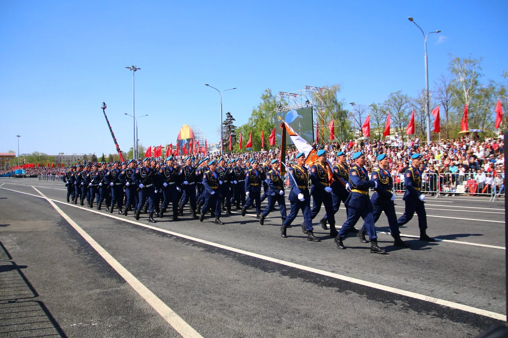 См парад. Парад в Самаре 9 мая 2021. Парад на площади Куйбышева в Самаре. Площадь Куйбышева Самара парад 9 мая. Парад 9 мая 2023 в Москве.