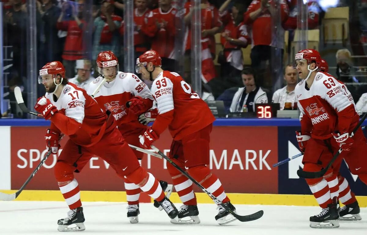 Тренер сборной дании по хоккею. Игрок сборной дании по хоккею. Сборная дании по хоккею. Сборная дании по хоккею. Игрок сборной дании по хоккею.