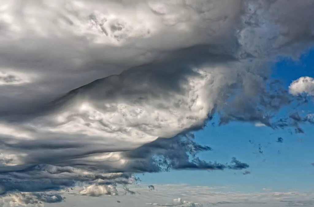 Desktop cloud. Небо с облаками. Белые облака минимализм. Цитаты про небо. Облака не в фокусе.