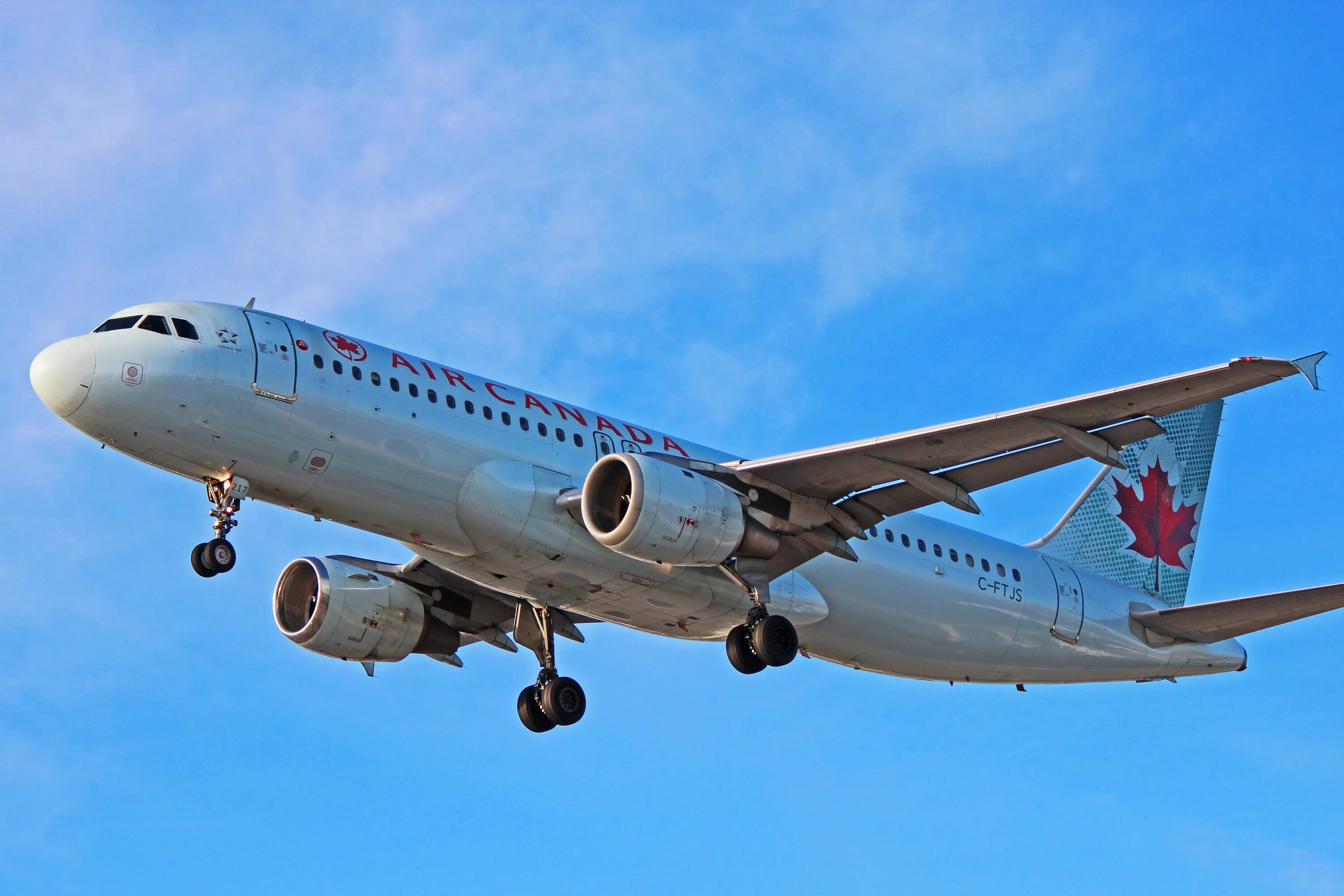 Airbus a320 скорость. Аэробус а320. а-320 самолет. a320-200. airbus 320-200.