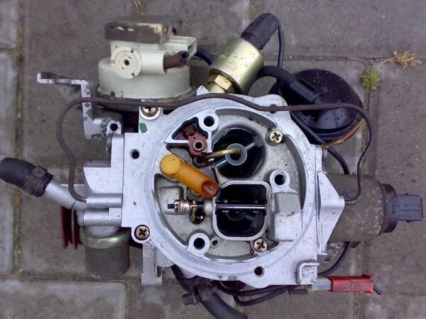 Моно карбюратор. Форсунка моновпрыска ауди 80 б3 1. Гольф 2 карбюратор 1. Ауди 80 2. Ауди 100 с3 1.