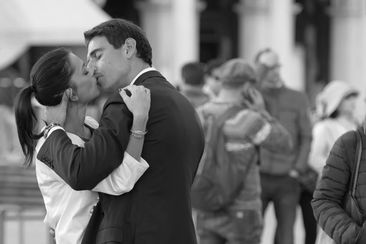 последний поцелую. последний поцелуй. постер il bacio. габриэль муччино последний поцелуй. последний поцелуй картинки.