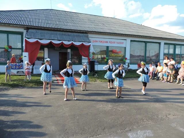 Посёлок ильича пермский край. Рабочий поселок пески. Весенний месячник благоустройства. Голынки смоленская область. Глаголево поселок.