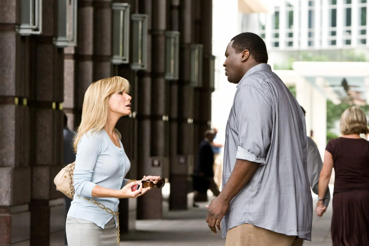 Невидимая сторона the Blind Side 2009. Жене нравится наблюдать