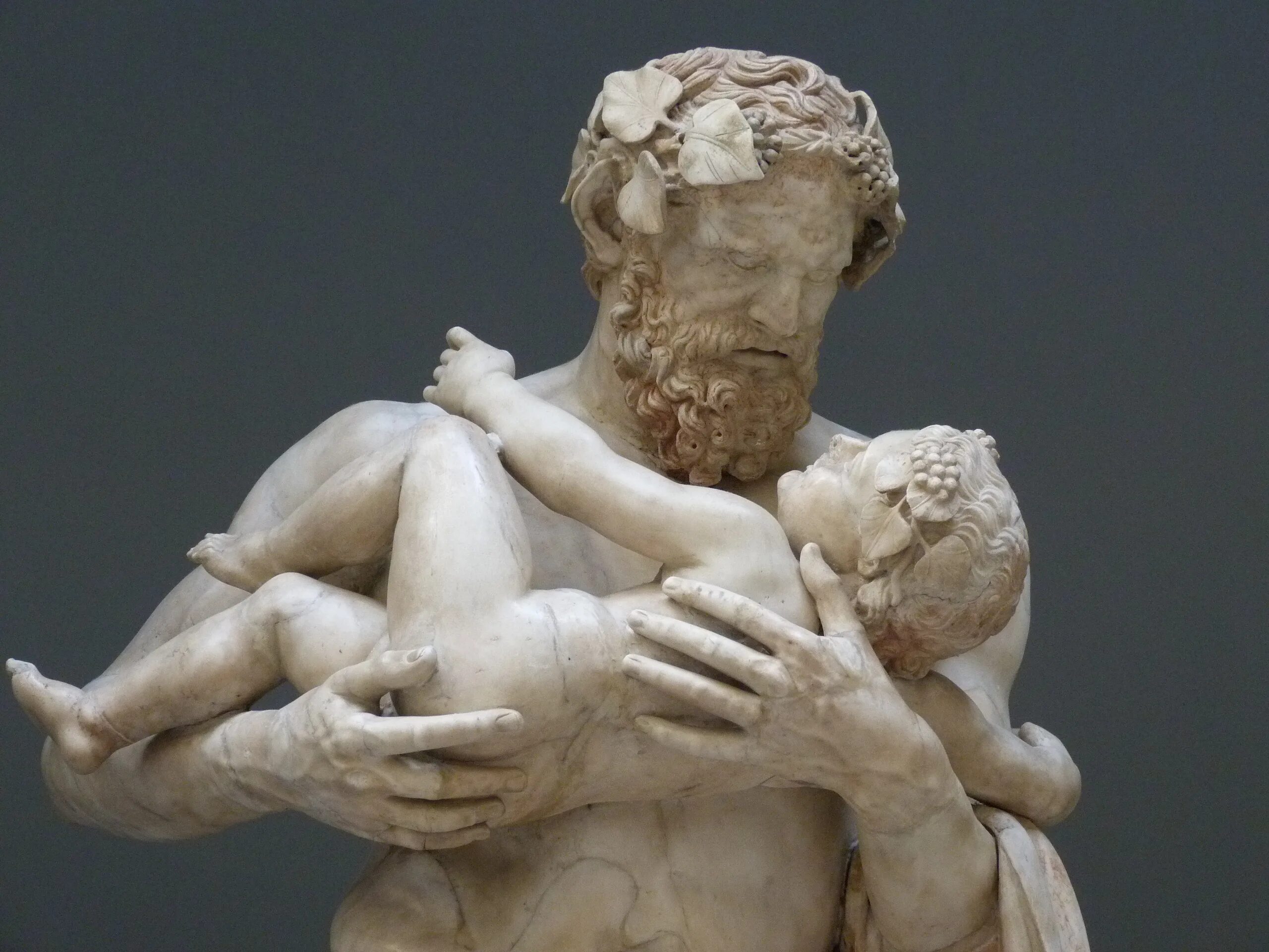 Pater familias в Риме. Pater familias в римском праве. Лисипп силен с младенцем Дионисом. Silenus carrying Dionysos скульптура. Pater familias