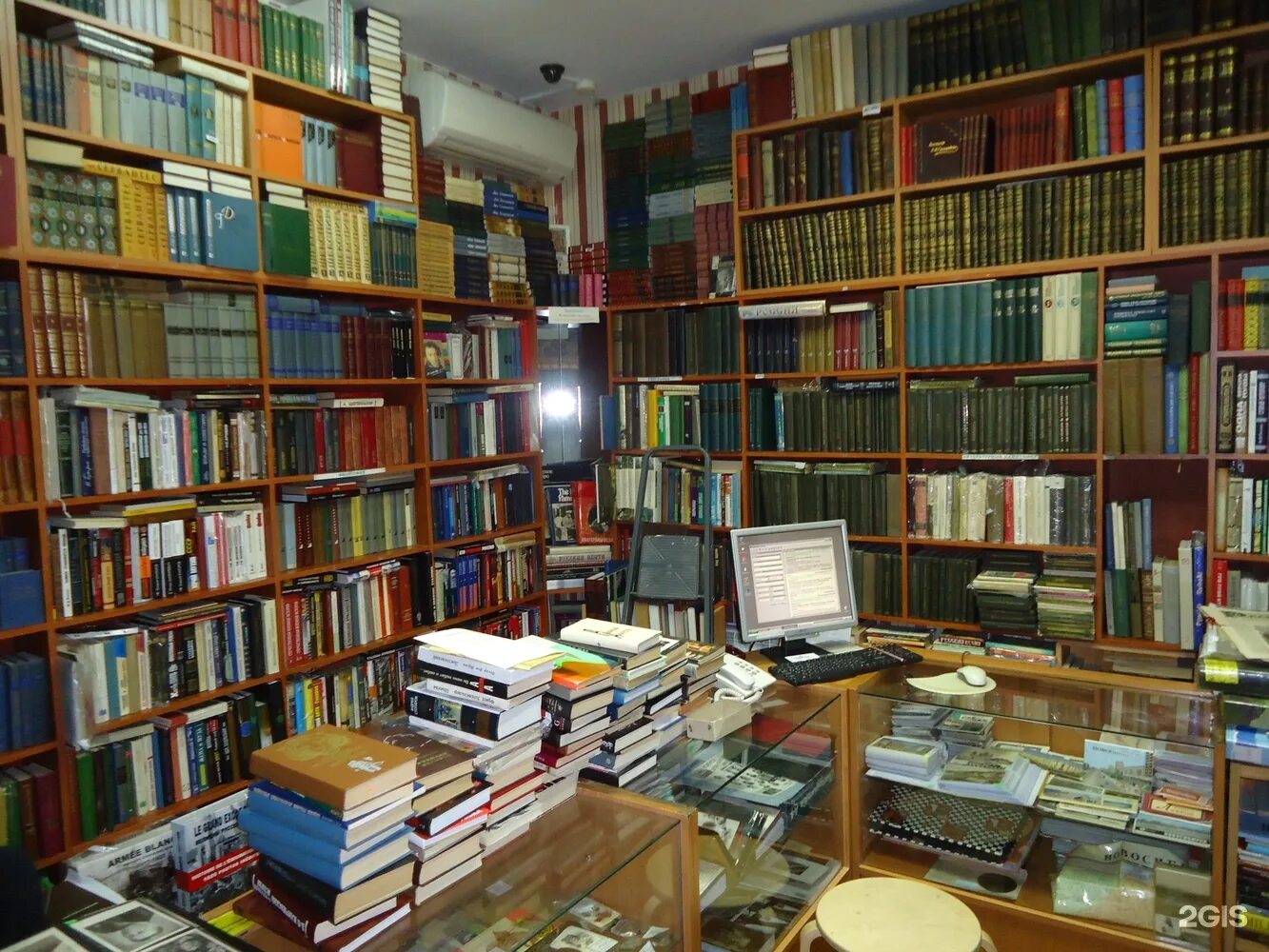 Букинист тула. Букинистический рынок. Магазин книг букинистика. Букинистические книги москвы. Букинистические книги москвы.