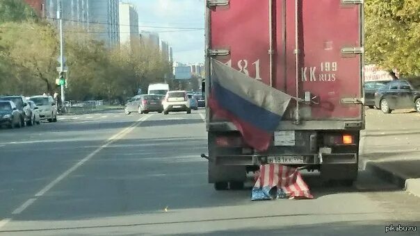 Вертел санкции. Флажки для дальнобойщиков. российский флаг на грузовике. санкции вертели. #вертели санкции вертели.